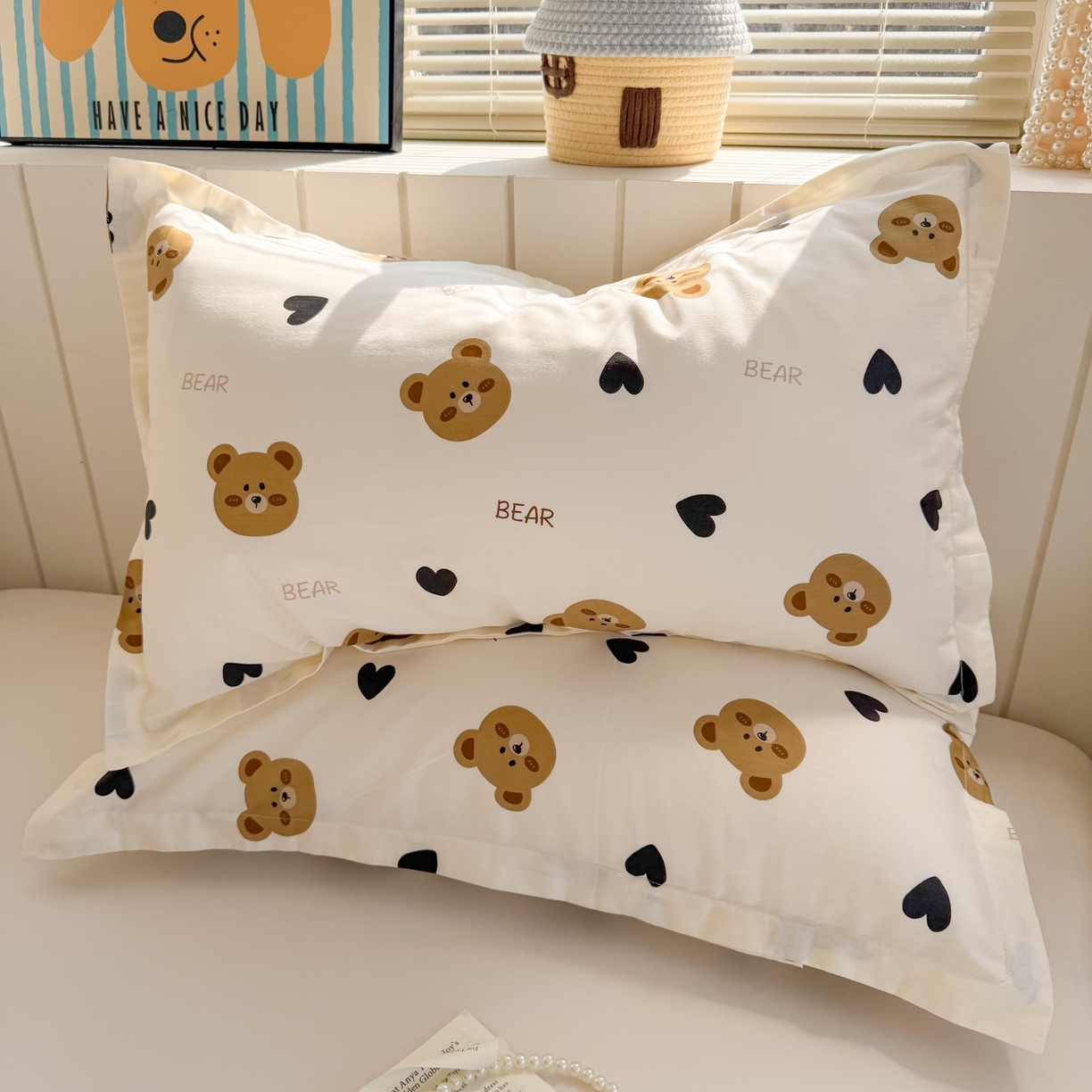 91家纺网 家纺一手货源 找家纺 百寐 2026新款13372全棉信封印花系列枕套 心心熊