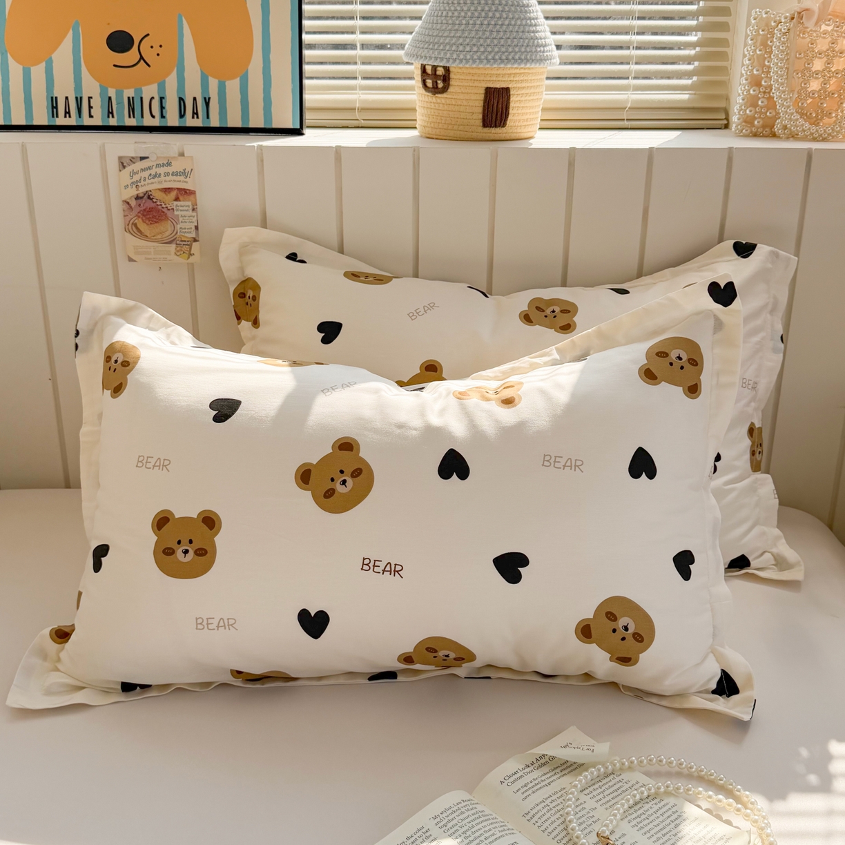 91家纺网 家纺一手货源 找家纺 百寐 2026新款13372全棉信封印花系列枕套 心心熊