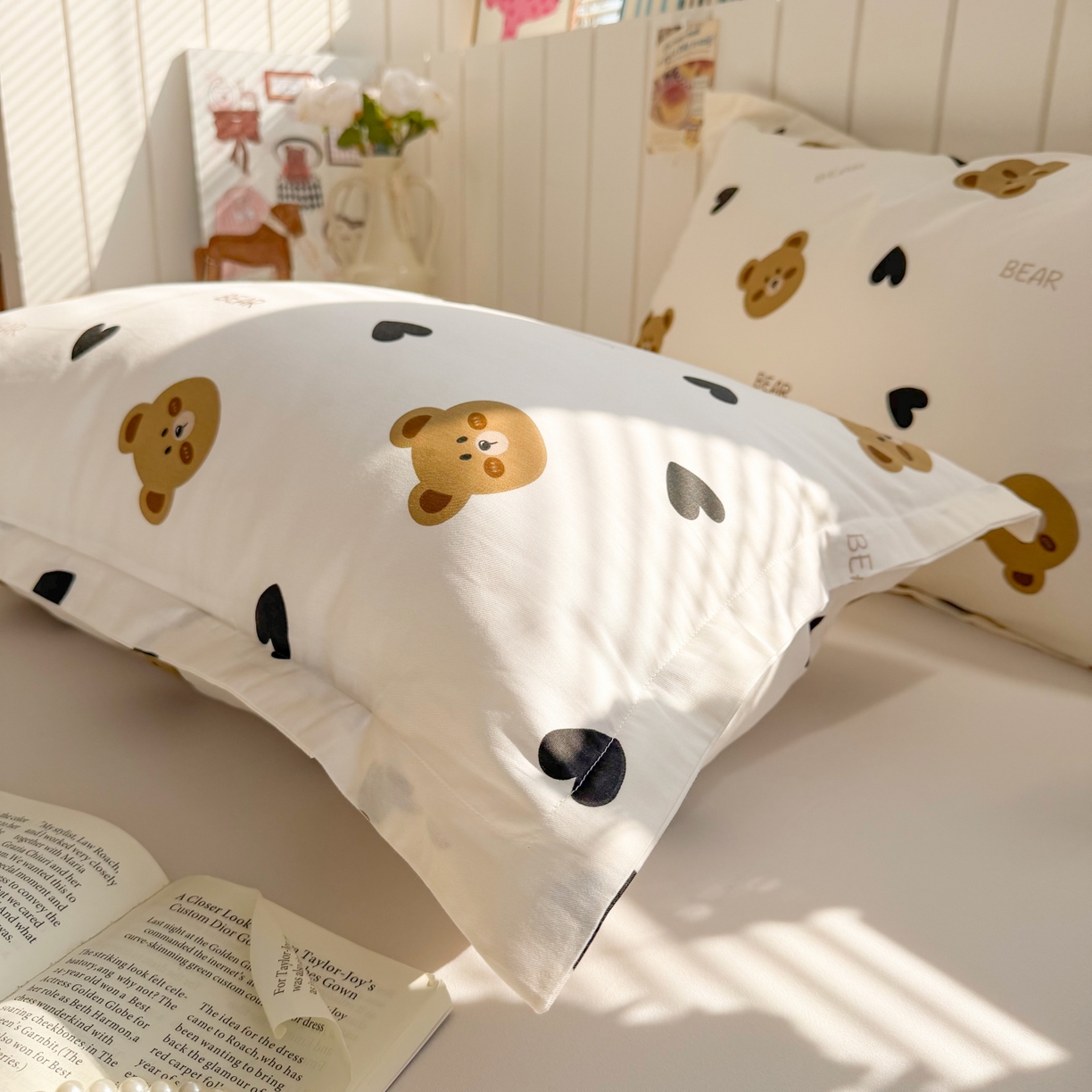 91家纺网 家纺一手货源 找家纺 百寐 2026新款13372全棉信封印花系列枕套 心心熊