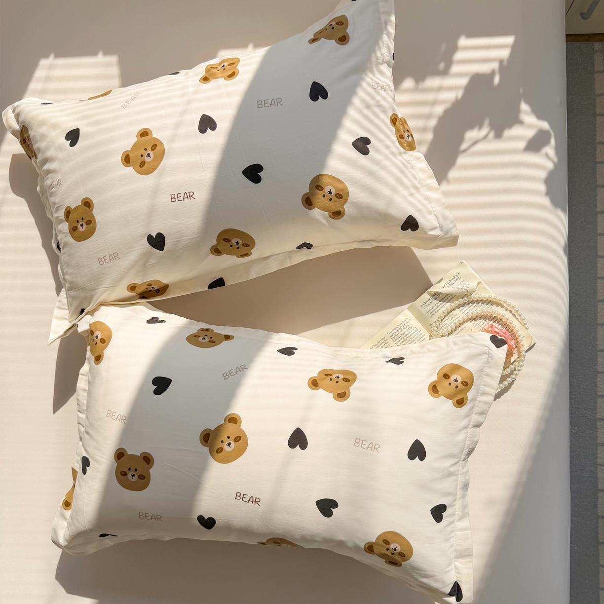 91家纺网 家纺一手货源 找家纺 百寐 2026新款13372全棉信封印花系列枕套 心心熊