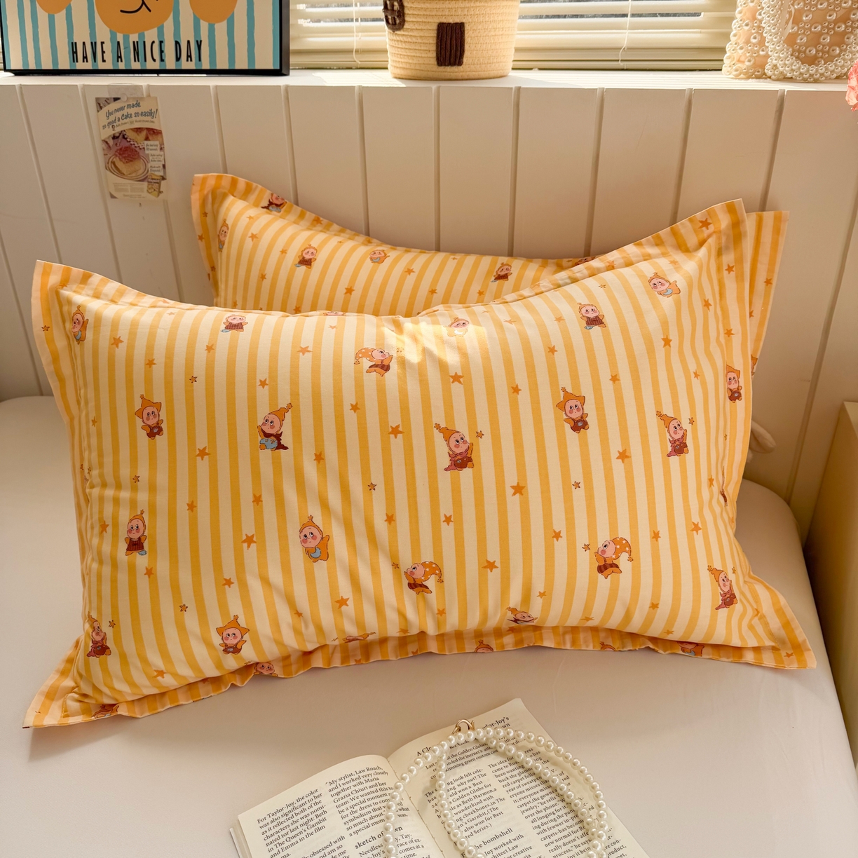 91家纺网 家纺一手货源 找家纺 百寐 2026新款13372全棉信封印花系列枕套 星星人