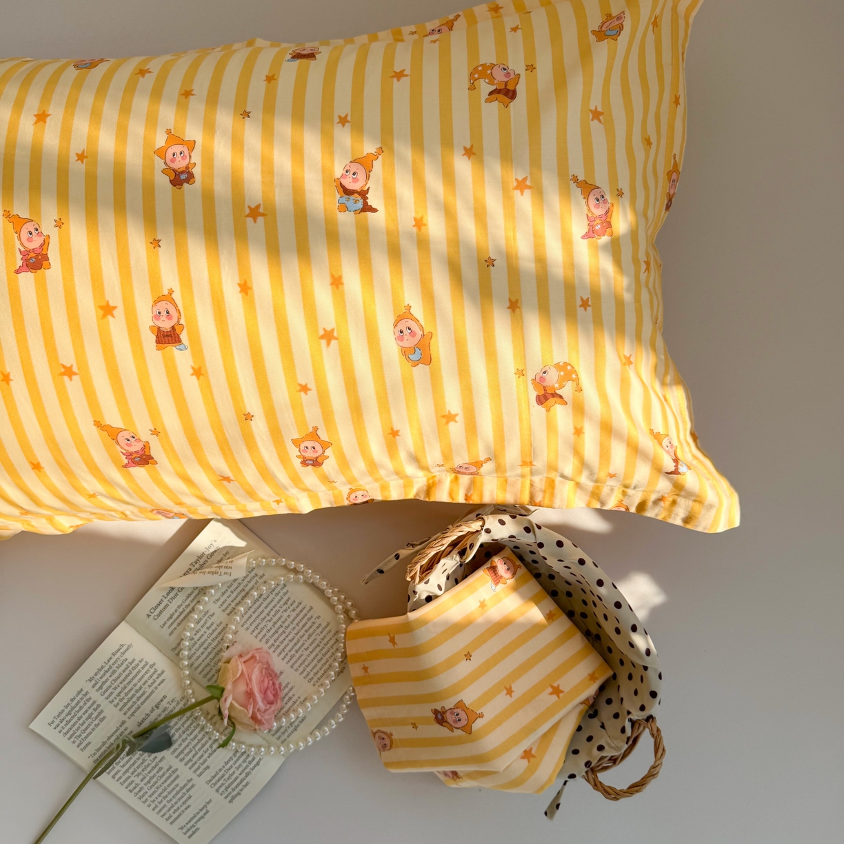 91家纺网 家纺一手货源 找家纺 百寐 2026新款13372全棉信封印花系列枕套 星星人