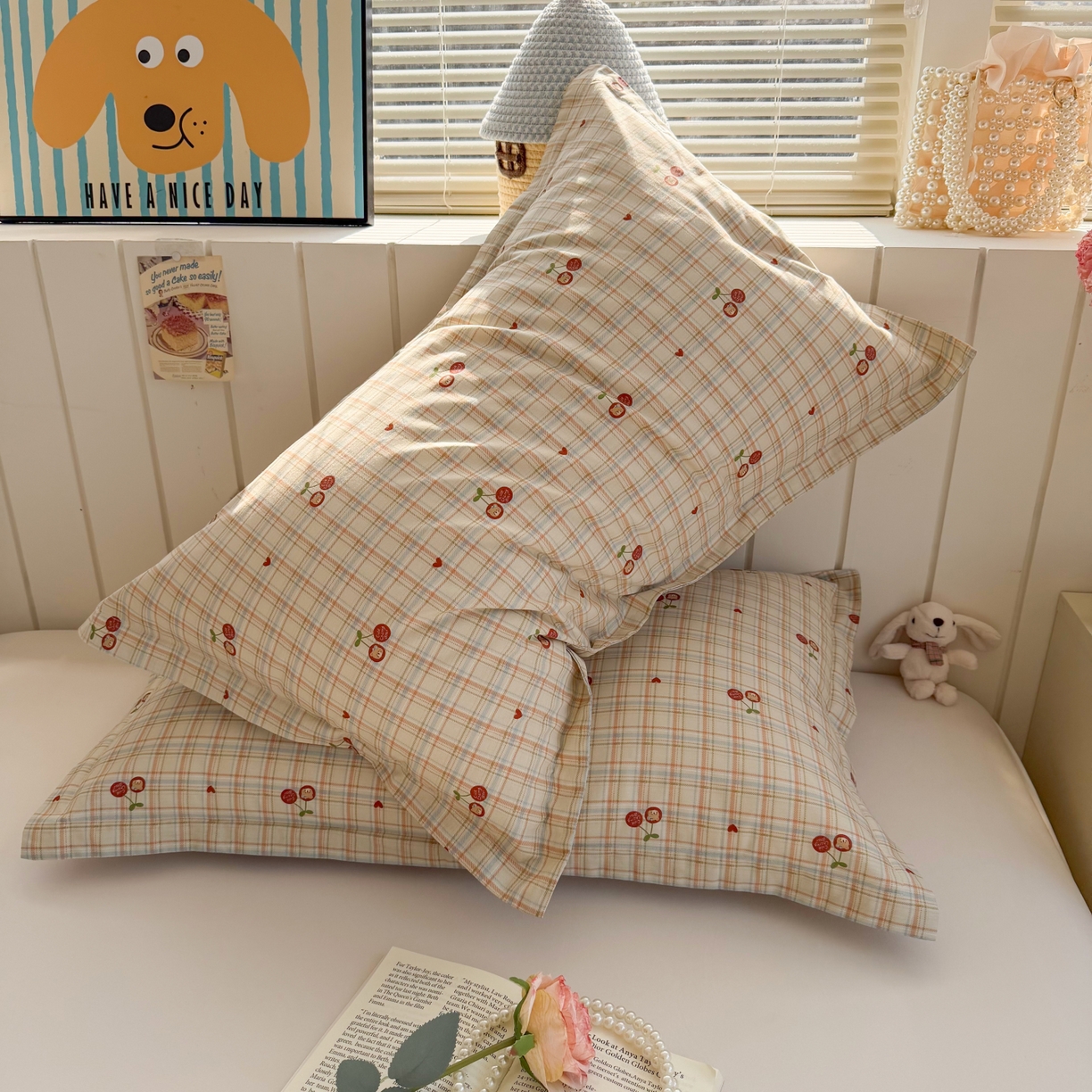 91家纺网 家纺一手货源 找家纺 百寐 2026新款13372全棉信封印花系列枕套 樱桃小熊