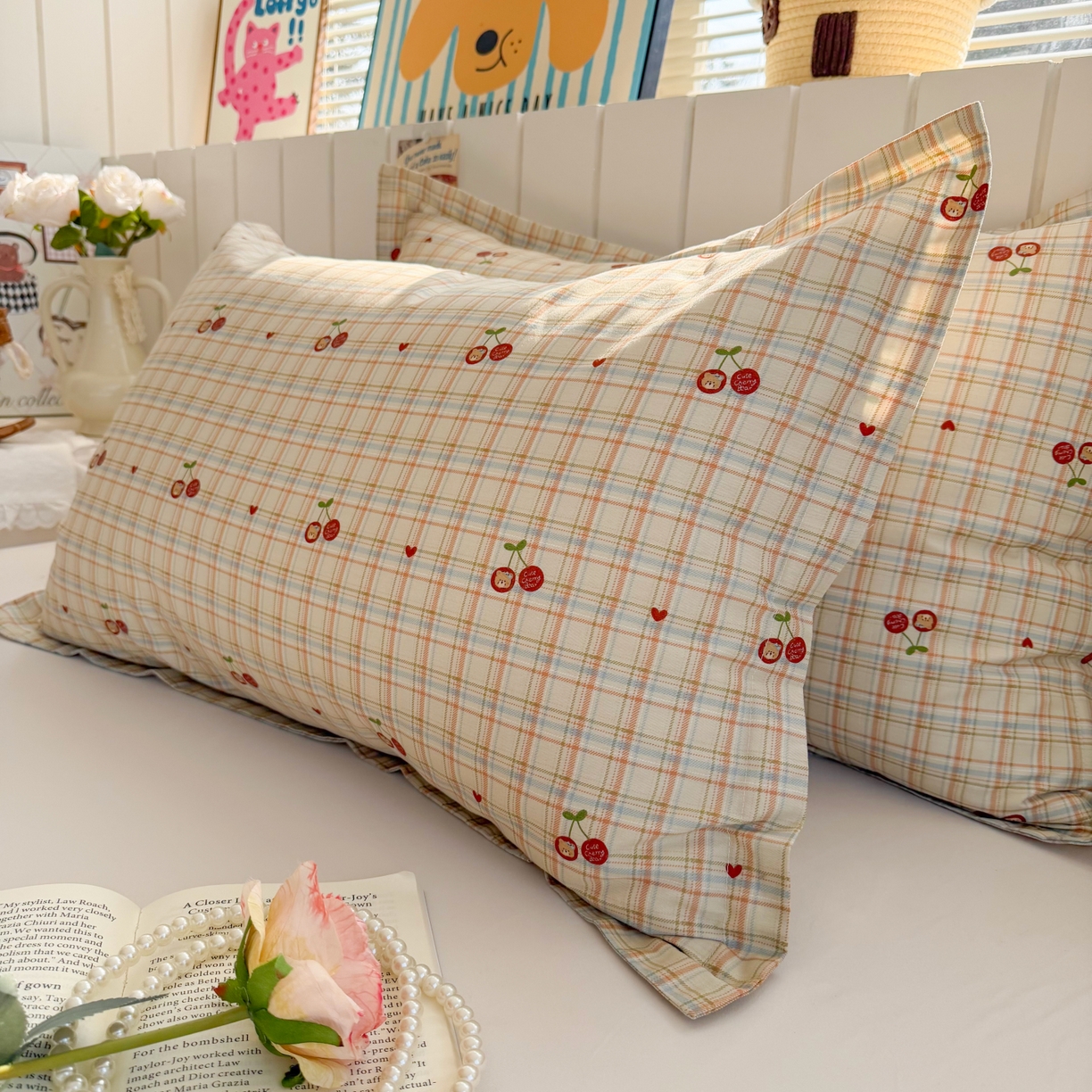 91家纺网 家纺一手货源 找家纺 百寐 2026新款13372全棉信封印花系列枕套 樱桃小熊