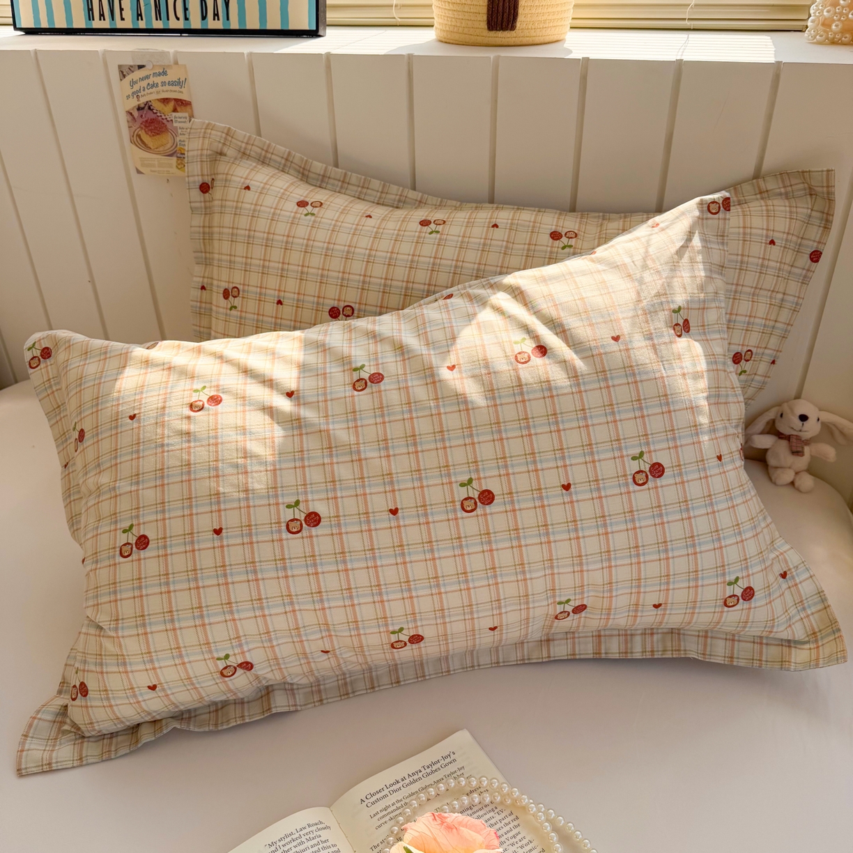 91家纺网 家纺一手货源 找家纺 百寐 2026新款13372全棉信封印花系列枕套 樱桃小熊