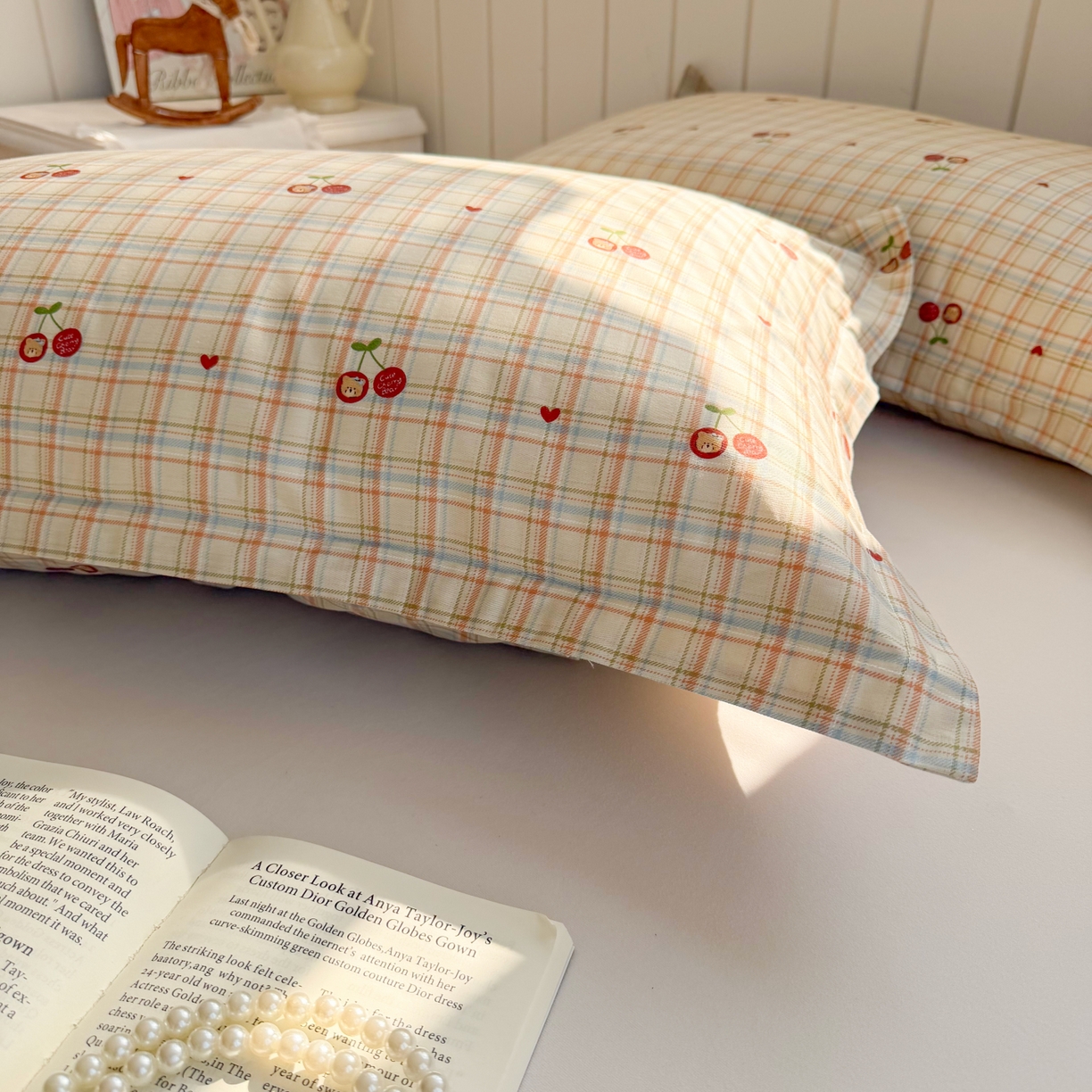 91家纺网 家纺一手货源 找家纺 百寐 2026新款13372全棉信封印花系列枕套 樱桃小熊