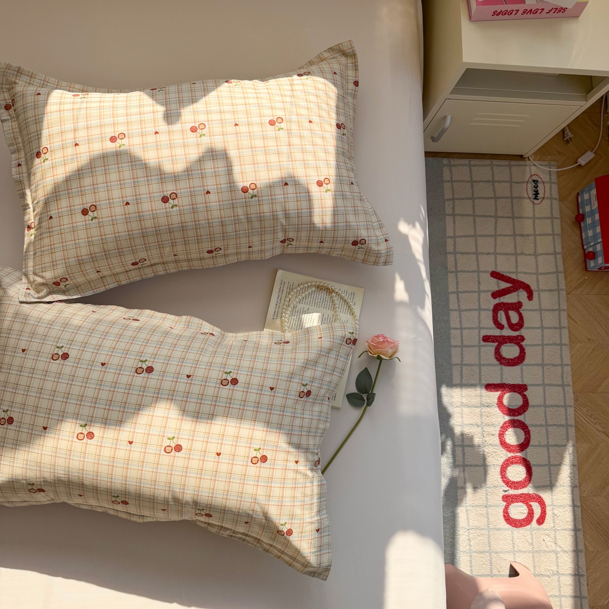 91家纺网 家纺一手货源 找家纺 百寐 2026新款13372全棉信封印花系列枕套 樱桃小熊