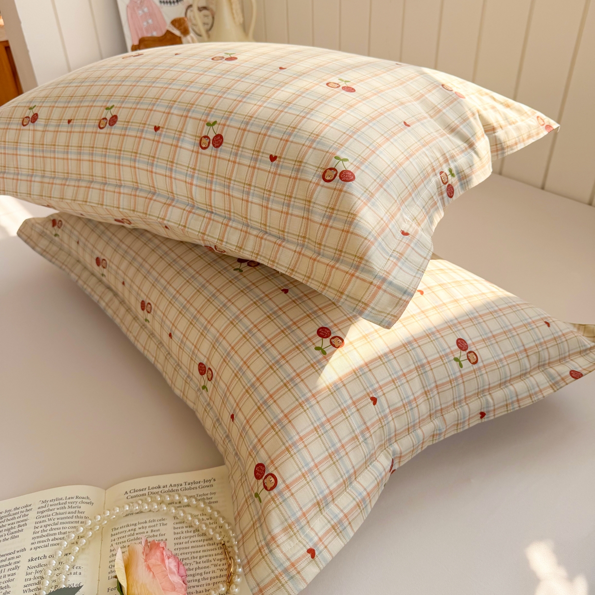 91家纺网 家纺一手货源 找家纺 百寐 2026新款13372全棉信封印花系列枕套 樱桃小熊