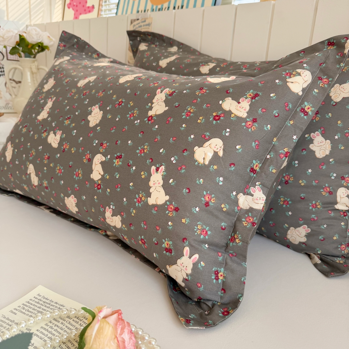 91家纺网 家纺一手货源 找家纺 百寐 2026新款13372全棉信封印花系列枕套 月光兔