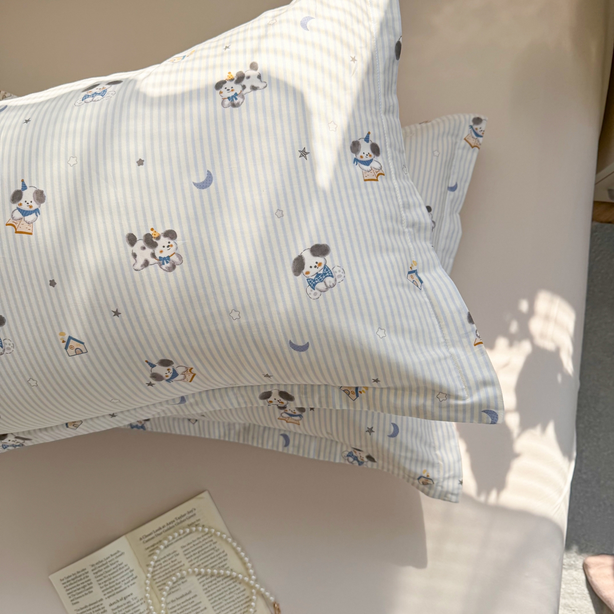 91家纺网 家纺一手货源 找家纺 百寐 2026新款13372全棉信封印花系列枕套 月亮狗