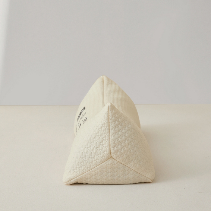 91家纺网 家纺一手货源 找家纺 小桃姐家纺 2025新款  荞麦枕   三角大凉山荞麦枕  花草枕  颈椎枕 护颈枕 沙发枕 午休枕头枕芯 三角大凉山荞麦枕-米色