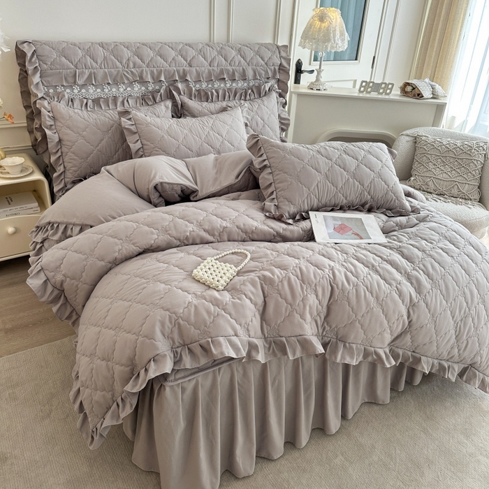 91家纺网 家纺一手货源 找家纺 怡源梦 2026新款A类亲肤棉床裙式床笠四件套-蝴蝶飞飞系列 灰色