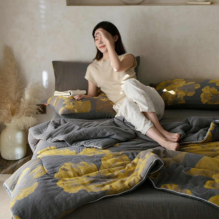 91家纺网 家纺一手货源 找家纺 春皖家纺 2026新款全棉双层提花夏被四件套 初心花蕊