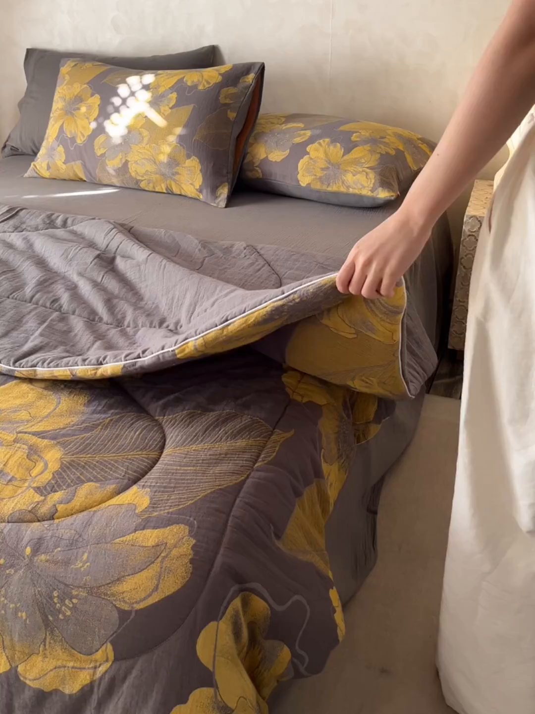 91家纺网 家纺一手货源 找家纺 春皖家纺 2026新款全棉双层提花夏被四件套 初心花蕊