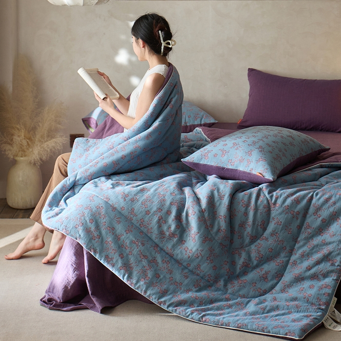 91家纺网 家纺一手货源 找家纺 春皖家纺 2026新款全棉双层提花夏被四件套 花漾兰