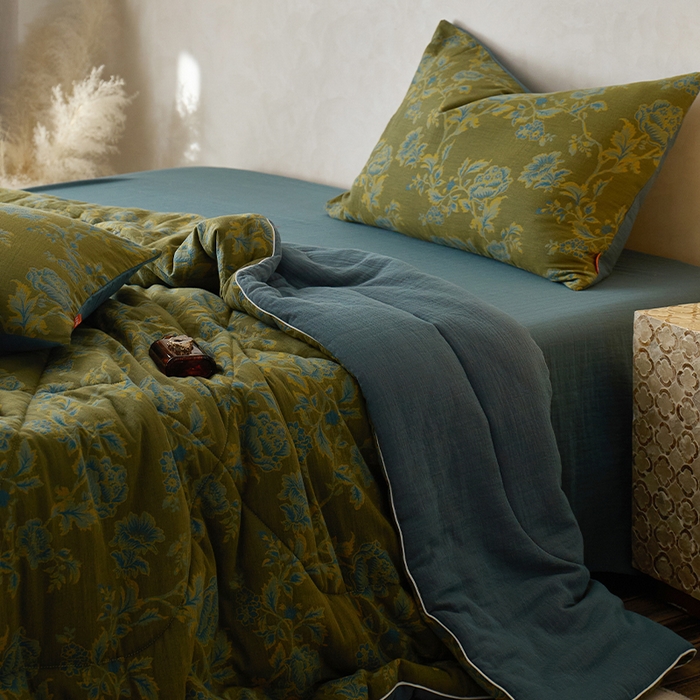 91家纺网 家纺一手货源 找家纺 春皖家纺 2026新款全棉双层提花夏被四件套 卡拉舞曲