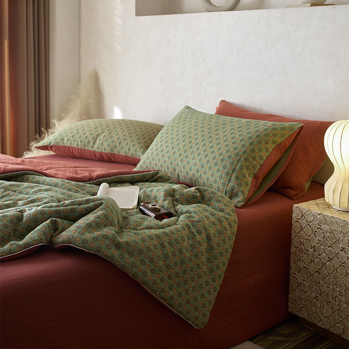 91家纺网 家纺一手货源 找家纺 春皖家纺 2026新款全棉双层提花夏被四件套 夏洛克绿