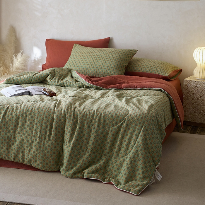 91家纺网 家纺一手货源 找家纺 春皖家纺 2026新款全棉双层提花夏被四件套 夏洛克绿