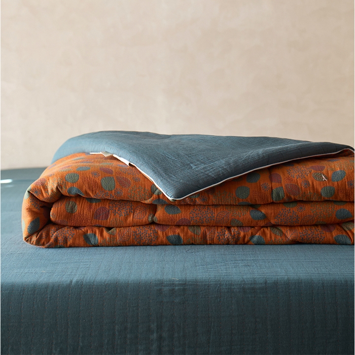 91家纺网 家纺一手货源 找家纺 春皖家纺 2026新款全棉双层提花夏被四件套 映阳黄蓝