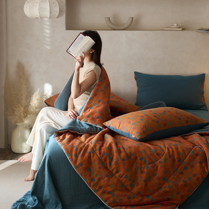 91家纺网 家纺一手货源 找家纺 春皖家纺 2026新款全棉双层提花夏被四件套 映阳黄蓝