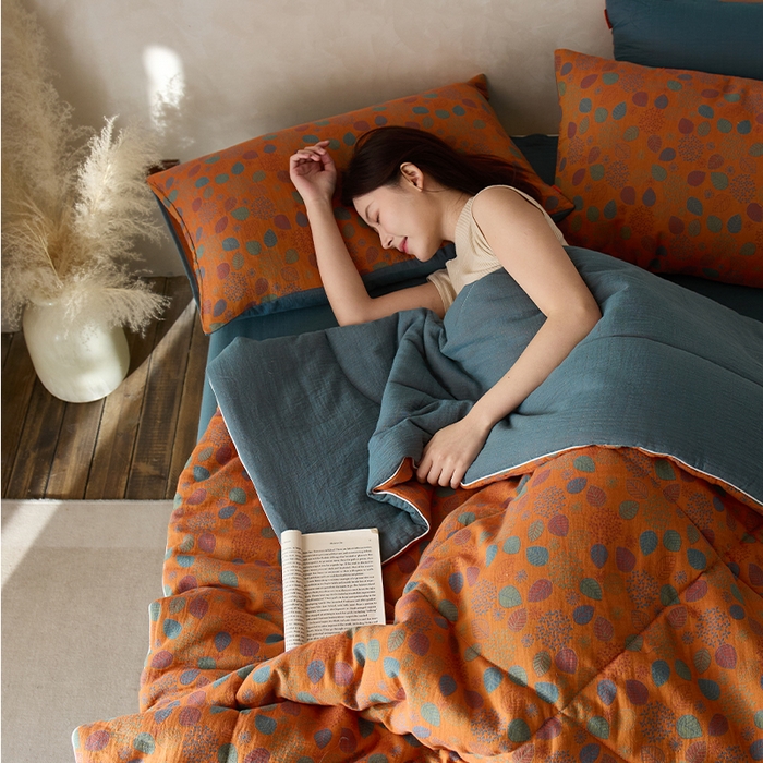 91家纺网 家纺一手货源 找家纺 春皖家纺 2026新款全棉双层提花夏被四件套 映阳黄蓝