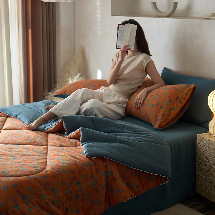 91家纺网 家纺一手货源 找家纺 春皖家纺 2026新款全棉双层提花夏被四件套 映阳黄蓝