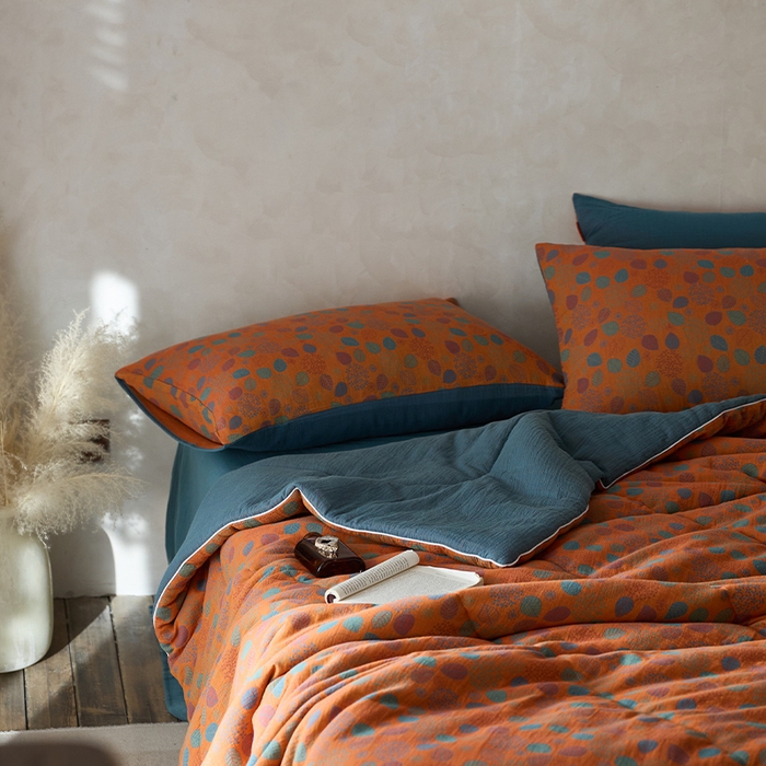 91家纺网 家纺一手货源 找家纺 春皖家纺 2026新款全棉双层提花夏被四件套 映阳黄蓝