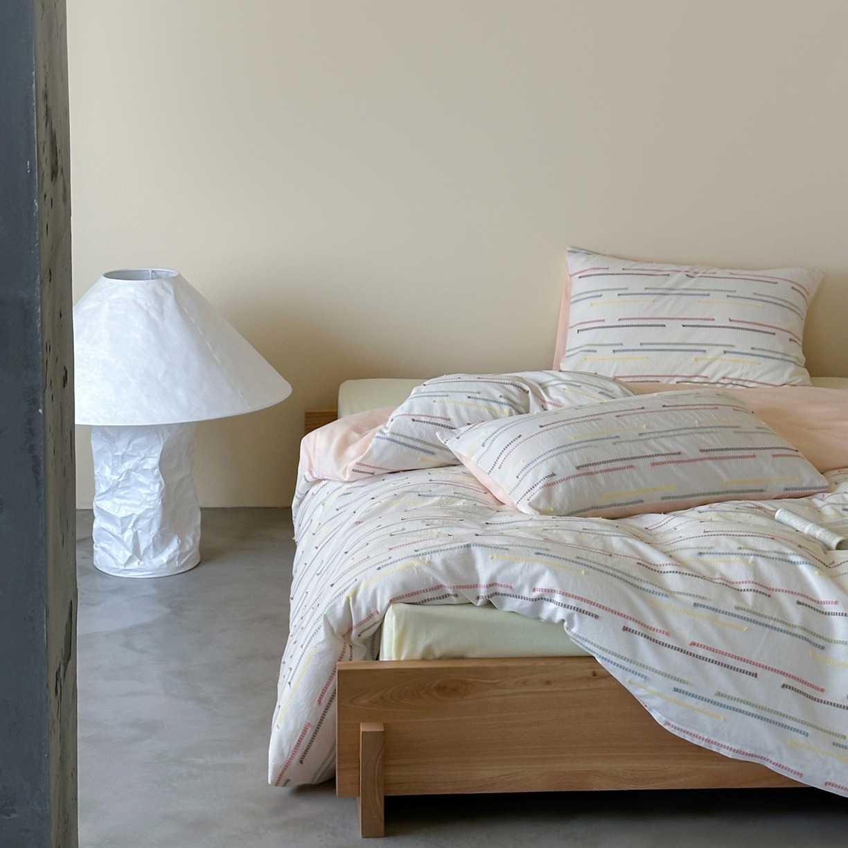 91家纺网 家纺一手货源 找家纺 例外 2026新款全棉剪花提花四件套-花漾系列 【专版花型    严格控价   小号卷后不得低于225      标准 280    加大 290】 花漾粉-奶黄底