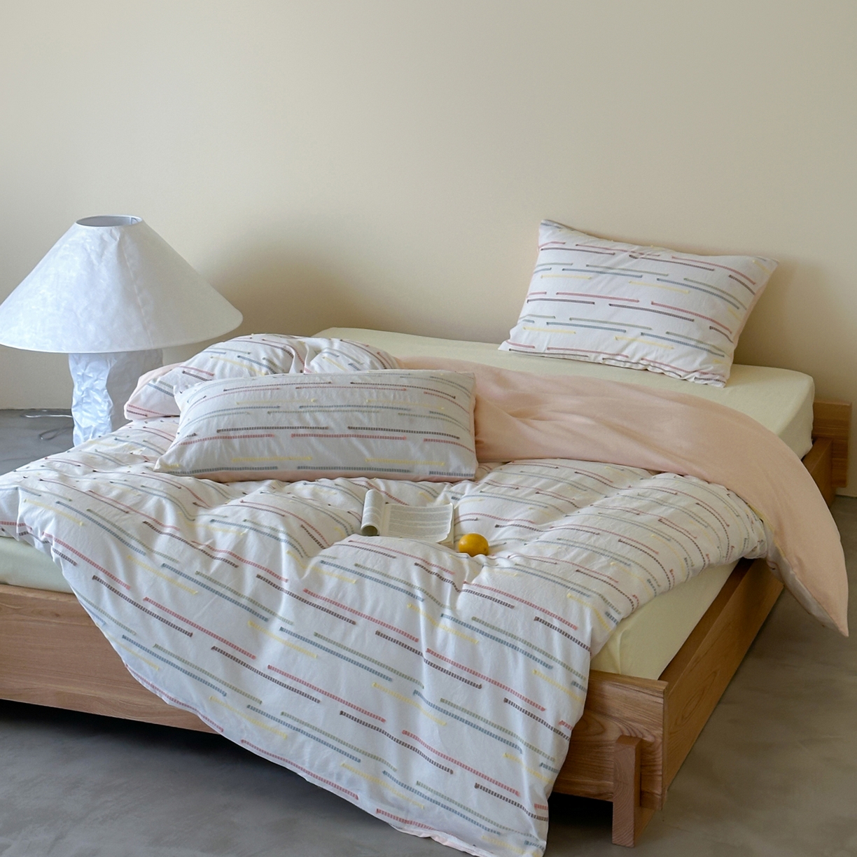 91家纺网 家纺一手货源 找家纺 例外 2026新款全棉剪花提花四件套-花漾系列 【专版花型    严格控价   小号卷后不得低于225      标准 280    加大 290】 花漾粉-奶黄底