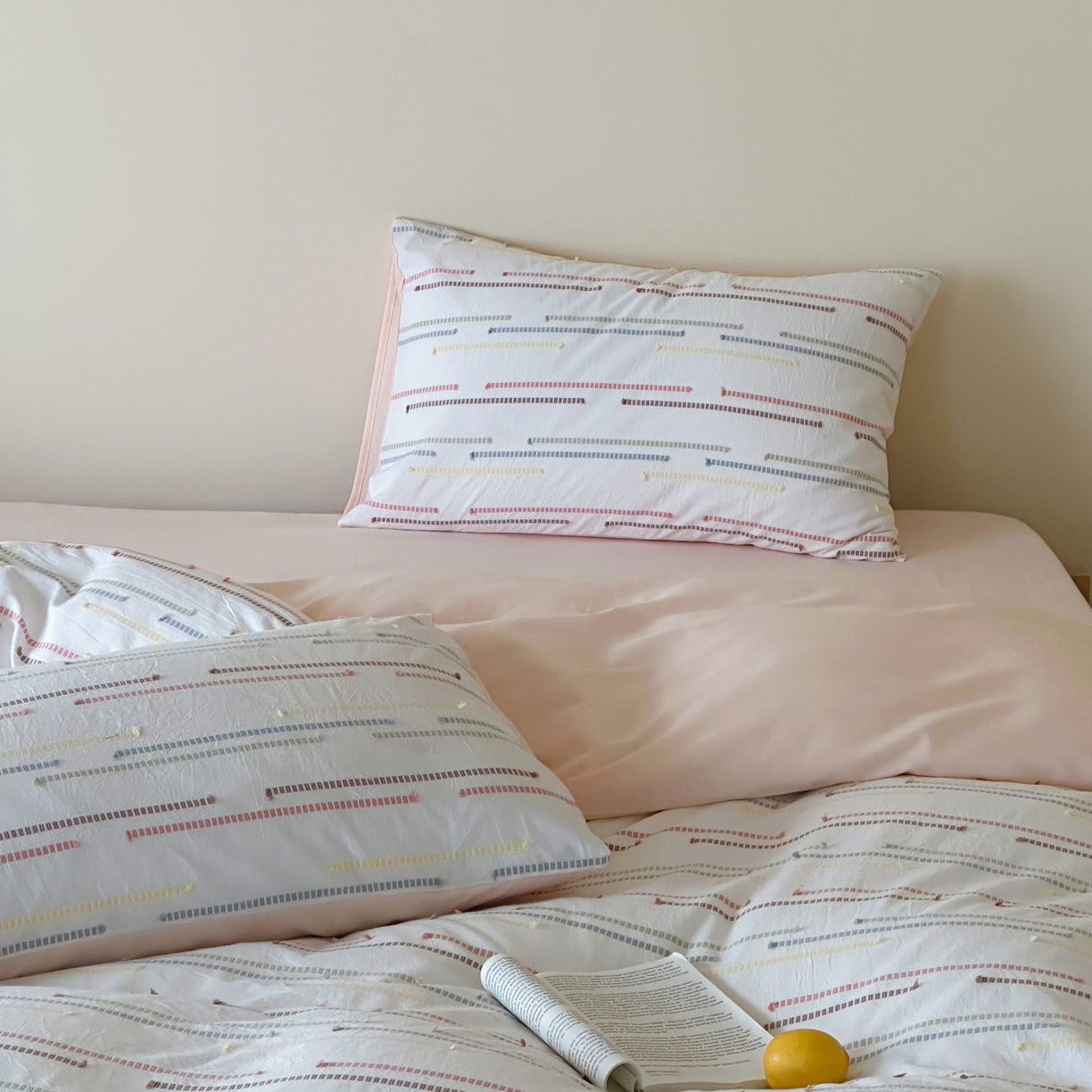 91家纺网 家纺一手货源 找家纺 例外 2026新款全棉剪花提花四件套-花漾系列 【专版花型    严格控价   小号卷后不得低于225      标准 280    加大 290】 花漾粉-粉底