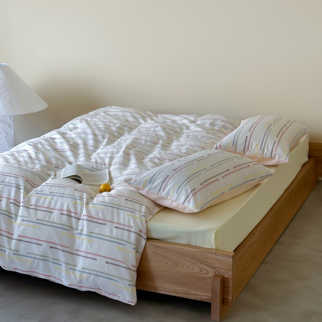 91家纺网 家纺一手货源 找家纺 例外 2026新款全棉剪花提花四件套-花漾系列 【专版花型    严格控价   小号卷后不得低于225      标准 280    加大 290】 花漾粉-奶黄底