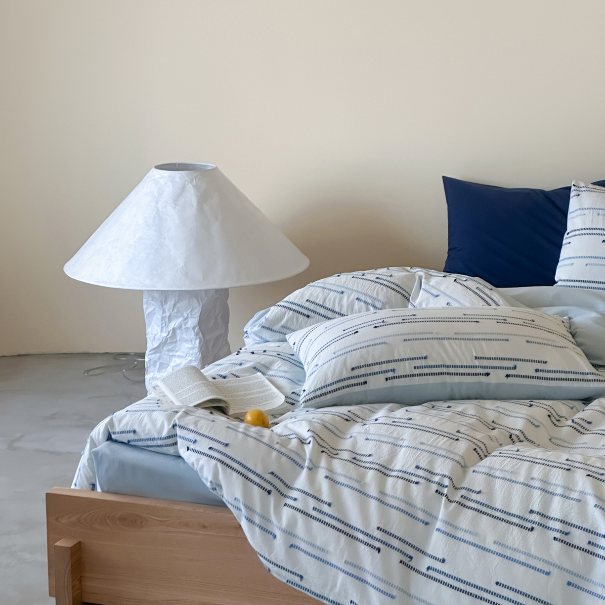 91家纺网 家纺一手货源 找家纺 例外 2026新款全棉剪花提花四件套-花漾系列 【专版花型    严格控价   小号卷后不得低于225      标准 280    加大 290】 花漾蓝-浅兰底