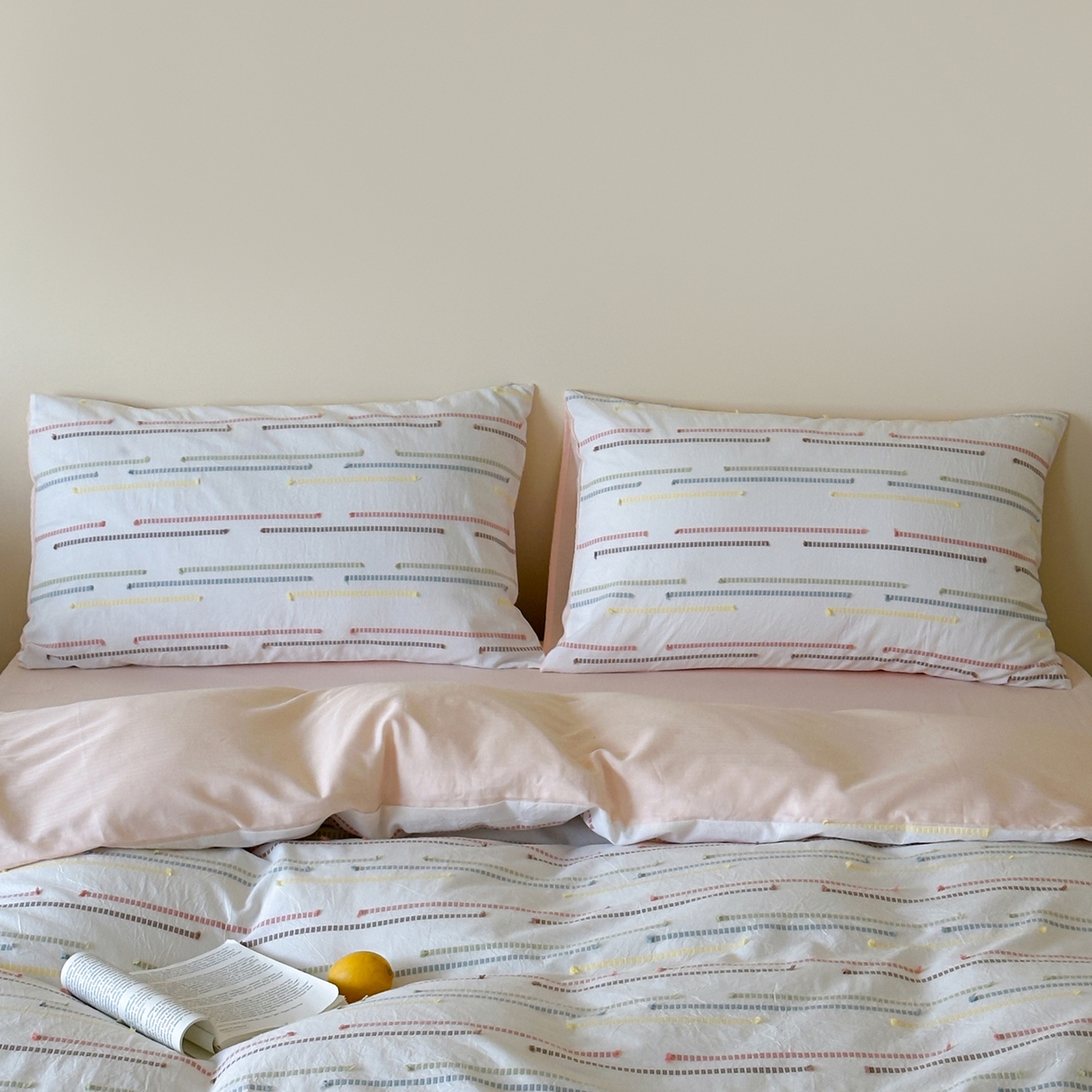 91家纺网 家纺一手货源 找家纺 例外 2026新款全棉剪花提花四件套-花漾系列 【专版花型    严格控价   小号卷后不得低于225      标准 280    加大 290】 花漾粉-粉底