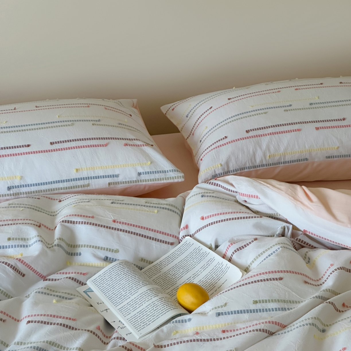 91家纺网 家纺一手货源 找家纺 例外 2026新款全棉剪花提花四件套-花漾系列 【专版花型    严格控价   小号卷后不得低于225      标准 280    加大 290】 花漾粉-粉底