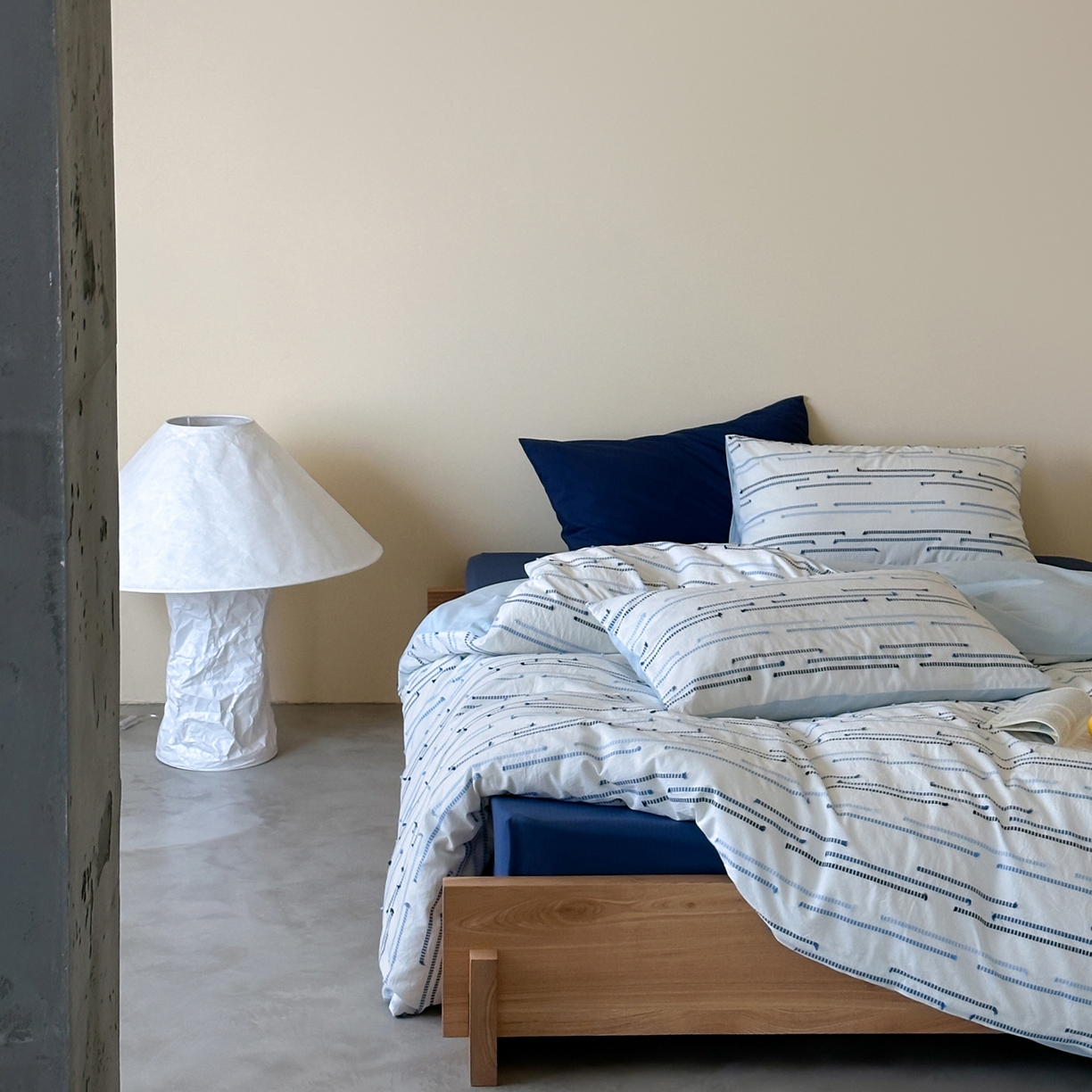 91家纺网 家纺一手货源 找家纺 例外 2026新款全棉剪花提花四件套-花漾系列 【专版花型    严格控价   小号卷后不得低于225      标准 280    加大 290】 花漾蓝-藏蓝底