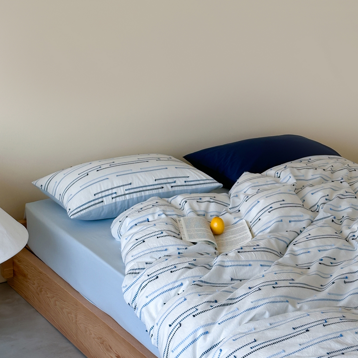 91家纺网 家纺一手货源 找家纺 例外 2026新款全棉剪花提花四件套-花漾系列 【专版花型    严格控价   小号卷后不得低于225      标准 280    加大 290】 花漾蓝-浅兰底