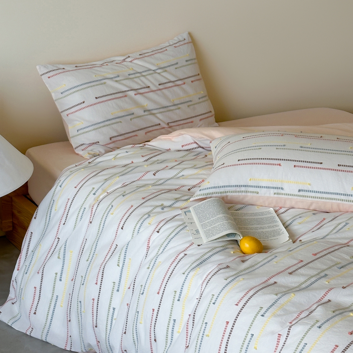 91家纺网 家纺一手货源 找家纺 例外 2026新款全棉剪花提花四件套-花漾系列 【专版花型    严格控价   小号卷后不得低于225      标准 280    加大 290】 花漾粉-粉底