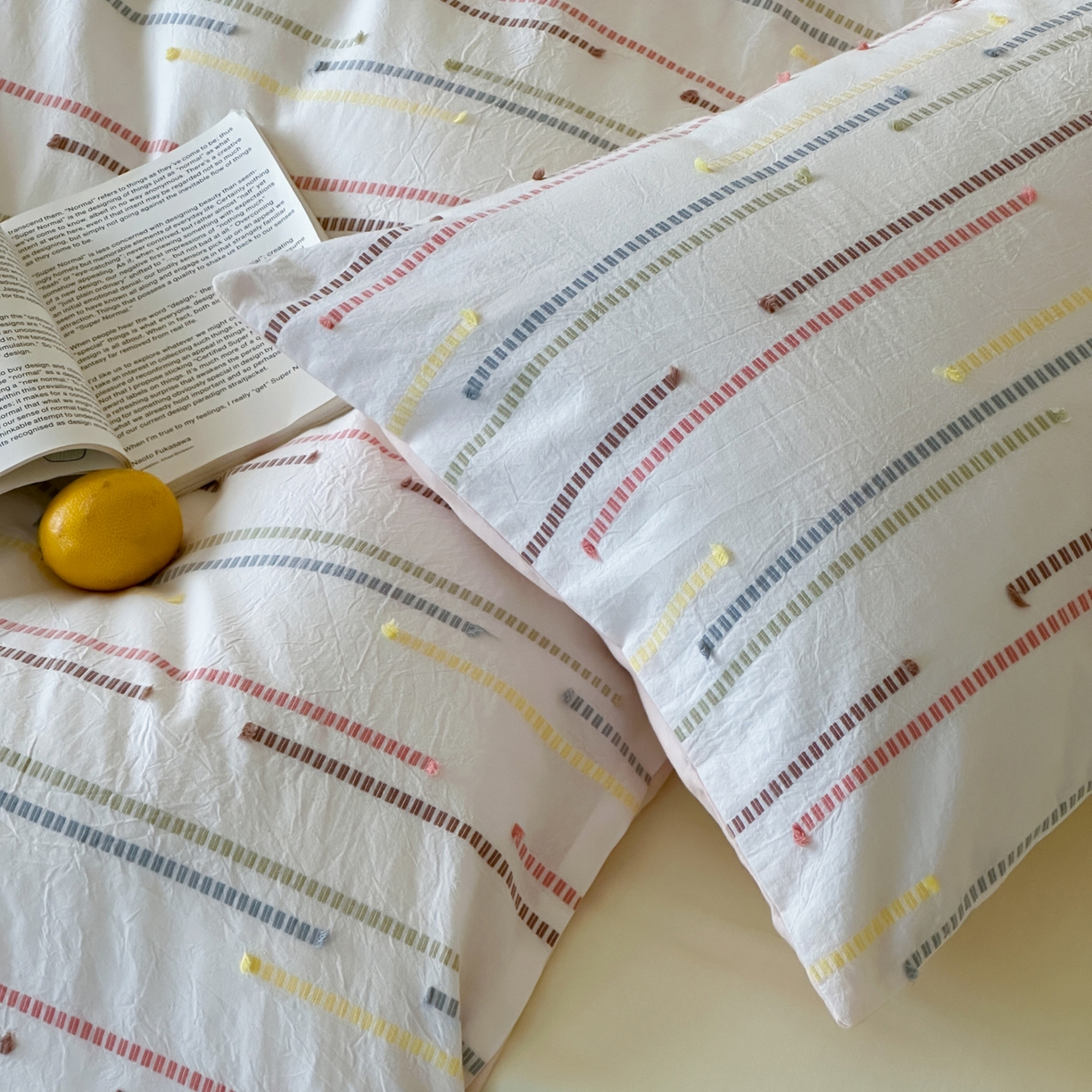 91家纺网 家纺一手货源 找家纺 例外 2026新款全棉剪花提花四件套-花漾系列 【专版花型    严格控价   小号卷后不得低于225      标准 280    加大 290】 花漾粉-奶黄底