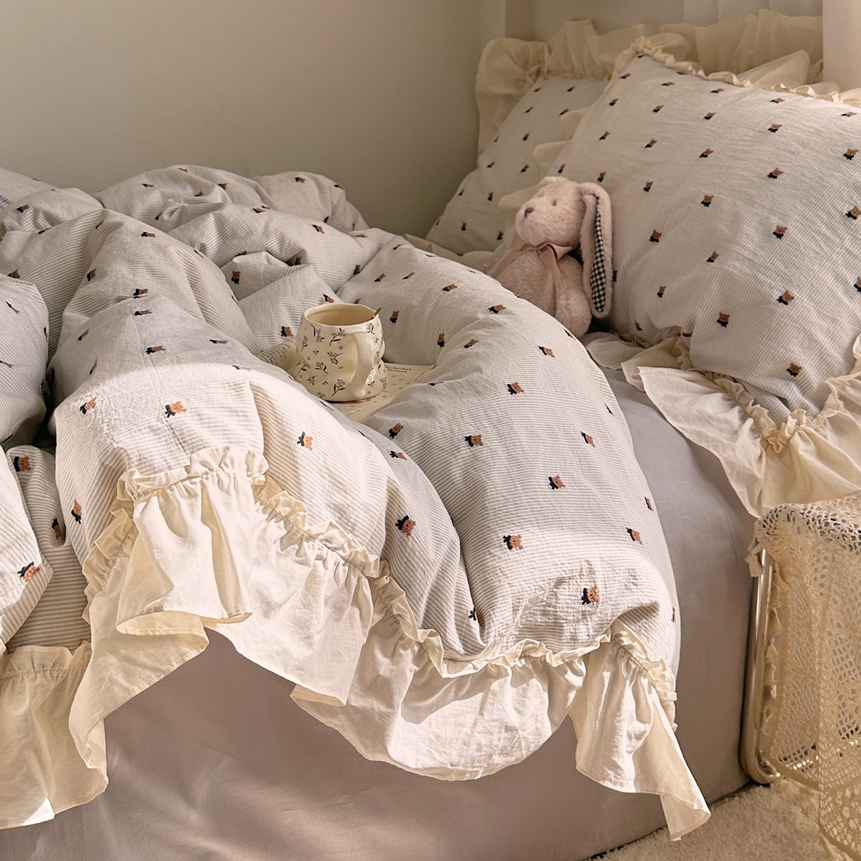 91家纺网 家纺一手货源 找家纺 艾咪-Amy ntmy 2026新款法式花边全棉色织小提花四件套 花边款-围巾熊