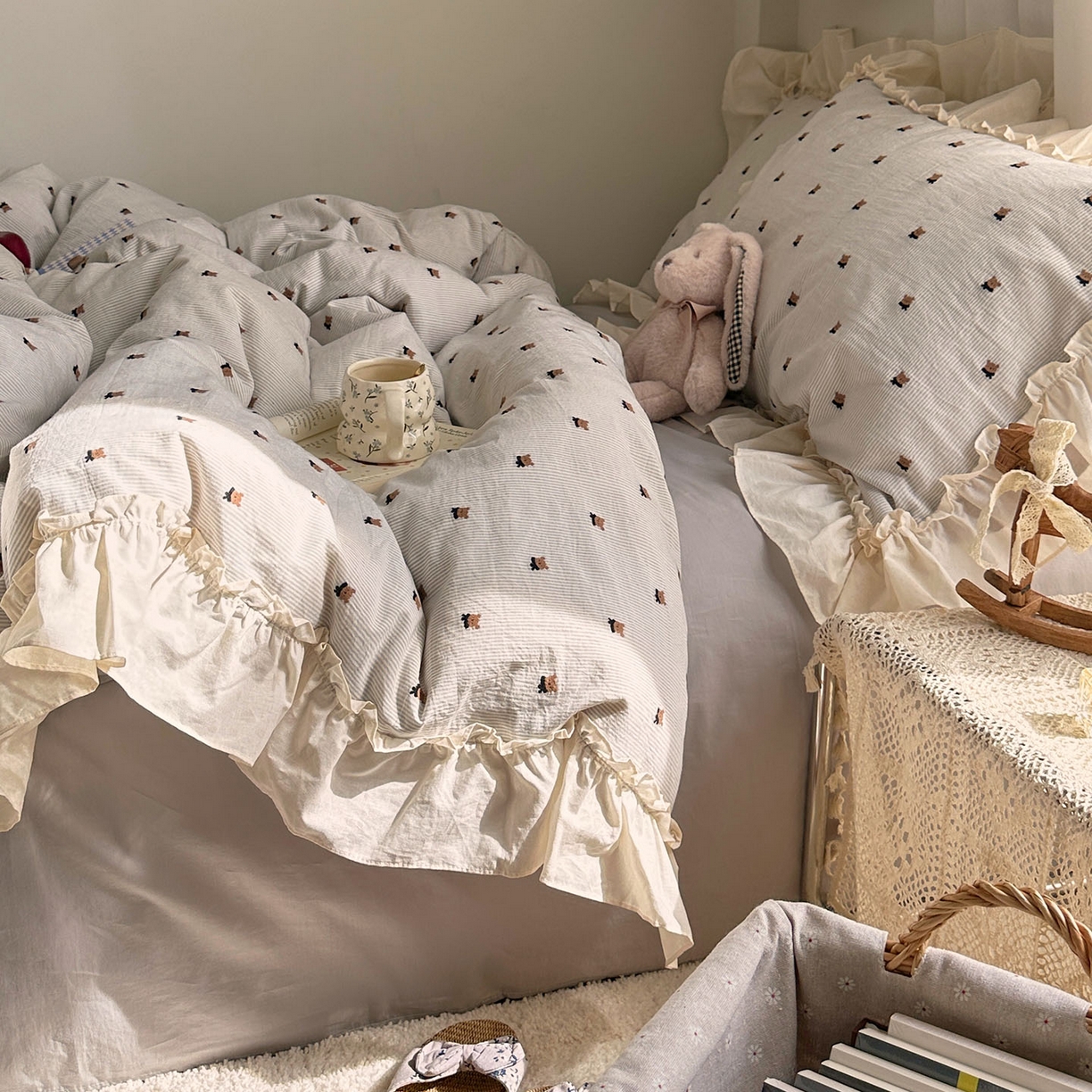 91家纺网 家纺一手货源 找家纺 艾咪-Amy ntmy 2026新款法式花边全棉色织小提花四件套 花边款-围巾熊