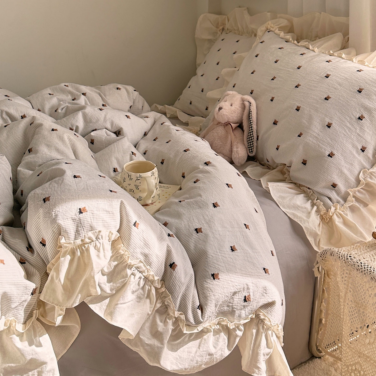 91家纺网 家纺一手货源 找家纺 艾咪-Amy ntmy 2026新款法式花边全棉色织小提花四件套 花边款-围巾熊