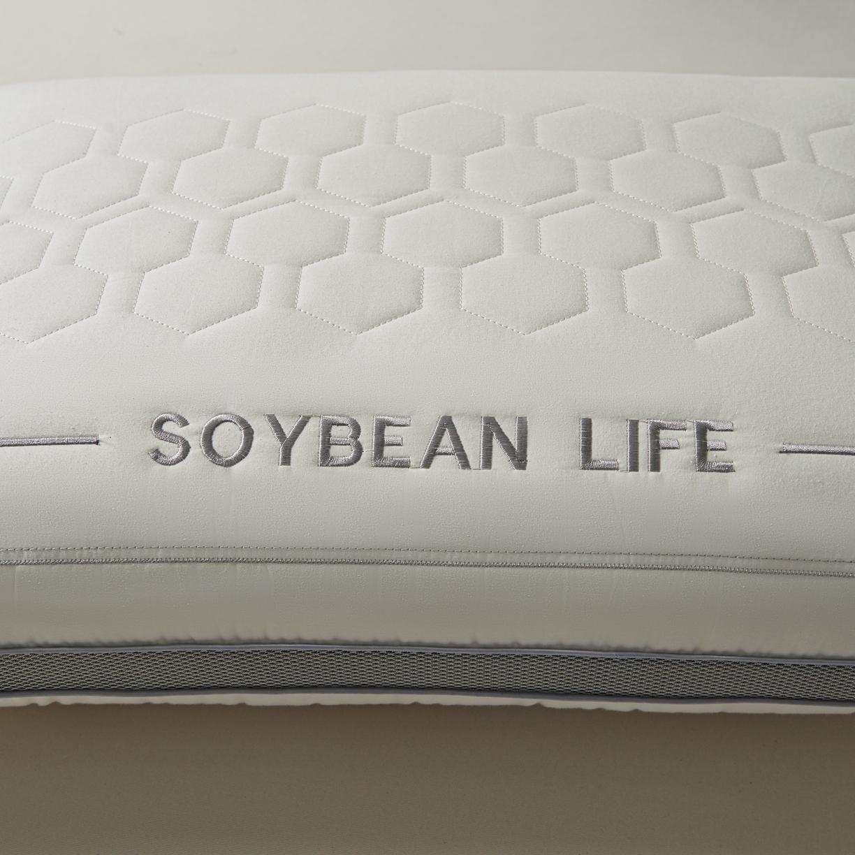 91家纺网 家纺一手货源 找家纺 （总）小桃姐家纺 2025新款纯棉刺绣枕芯 全棉枕头立体网边透气枕芯SOYB纯棉立体枕