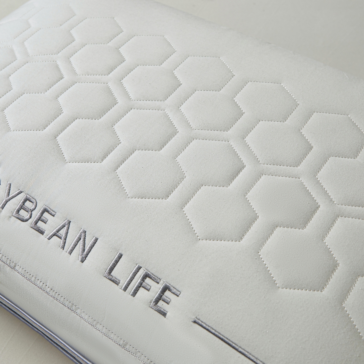 91家纺网 家纺一手货源 找家纺 （总）小桃姐家纺 2025新款纯棉刺绣枕芯 全棉枕头立体网边透气枕芯SOYB纯棉立体枕