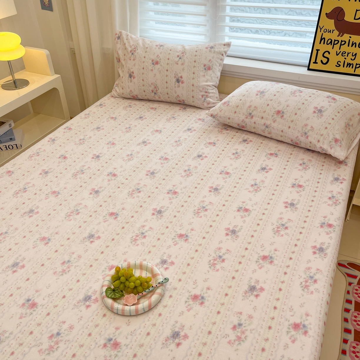 91家纺网 家纺一手货源 找家纺 小桃姐家纺 2025新款高克重牛奶绒印花床笠单品床笠床笠单件 初晴