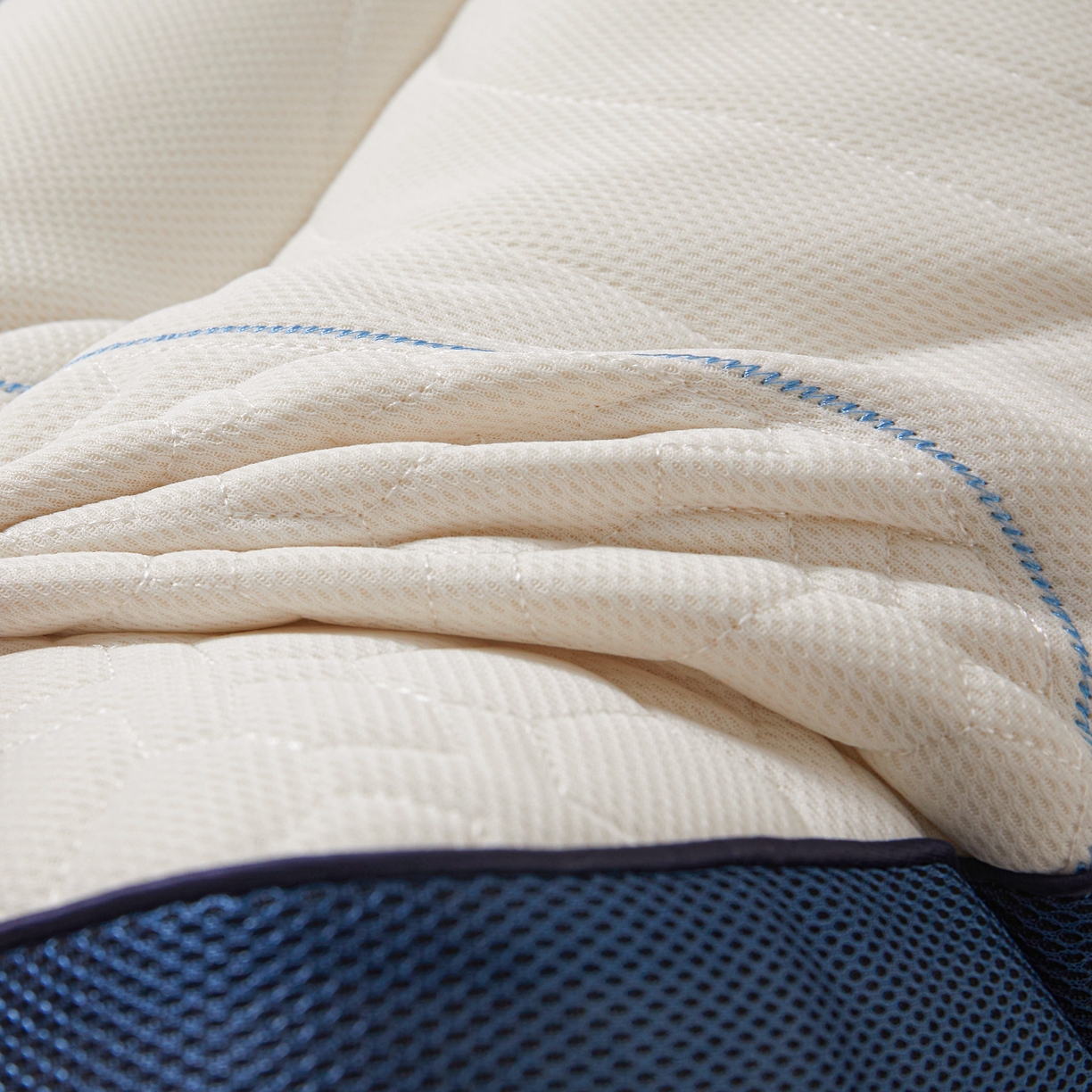 91家纺网 家纺一手货源 找家纺 （总）小桃姐家纺 2025新款乳胶8分区蓝边枕立体分区枕芯透气乳胶枕头枕芯