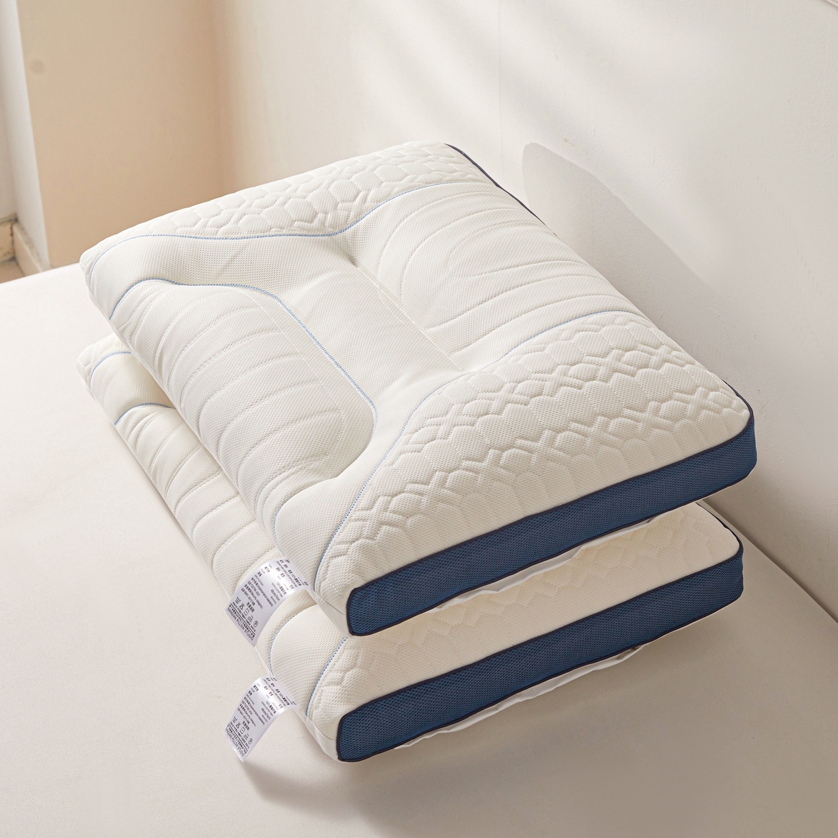 91家纺网 家纺一手货源 找家纺 （总）小桃姐家纺 2025新款乳胶8分区蓝边枕立体分区枕芯透气乳胶枕头枕芯