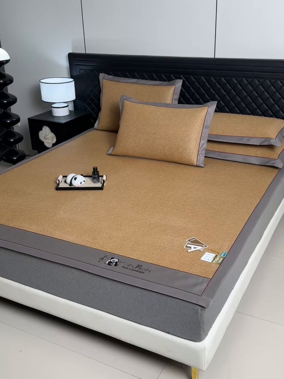 91家纺网 家纺一手货源 找家纺 小牛席业 2026新款3D刺绣印尼藤-熊猫刺绣款（10斤加厚） 黄藤