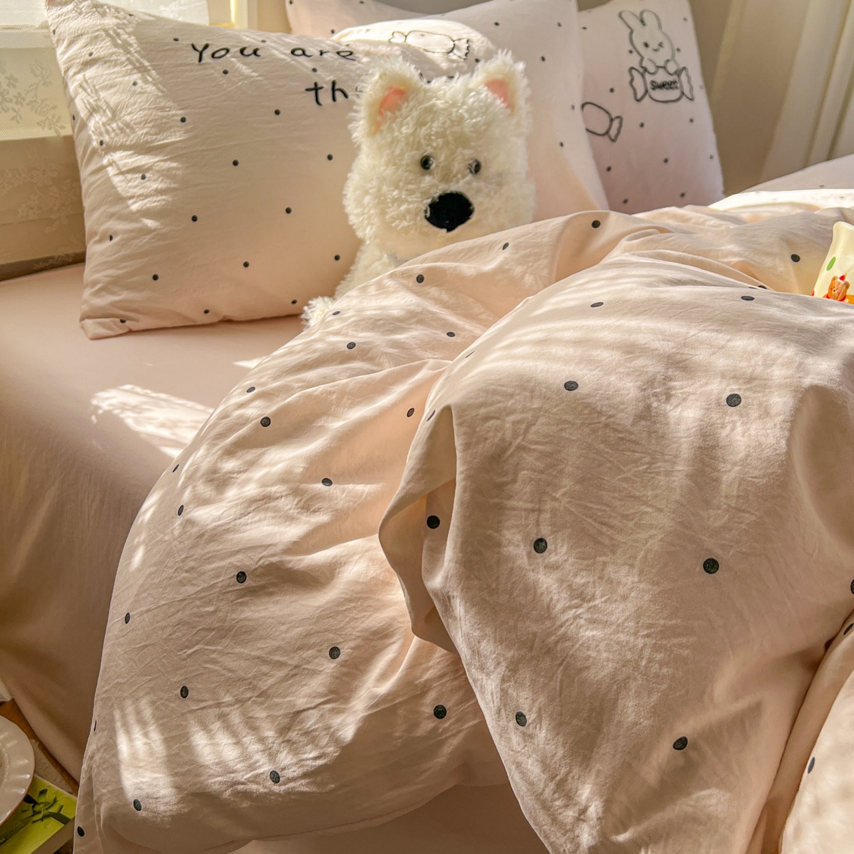 91家纺网 家纺一手货源 找家纺 贝凯瑞 2026新款仿棉木棉水洗棉绣花ins小清新床裙床单款四件套-糖果兔系列 糖果兔-糯米玉