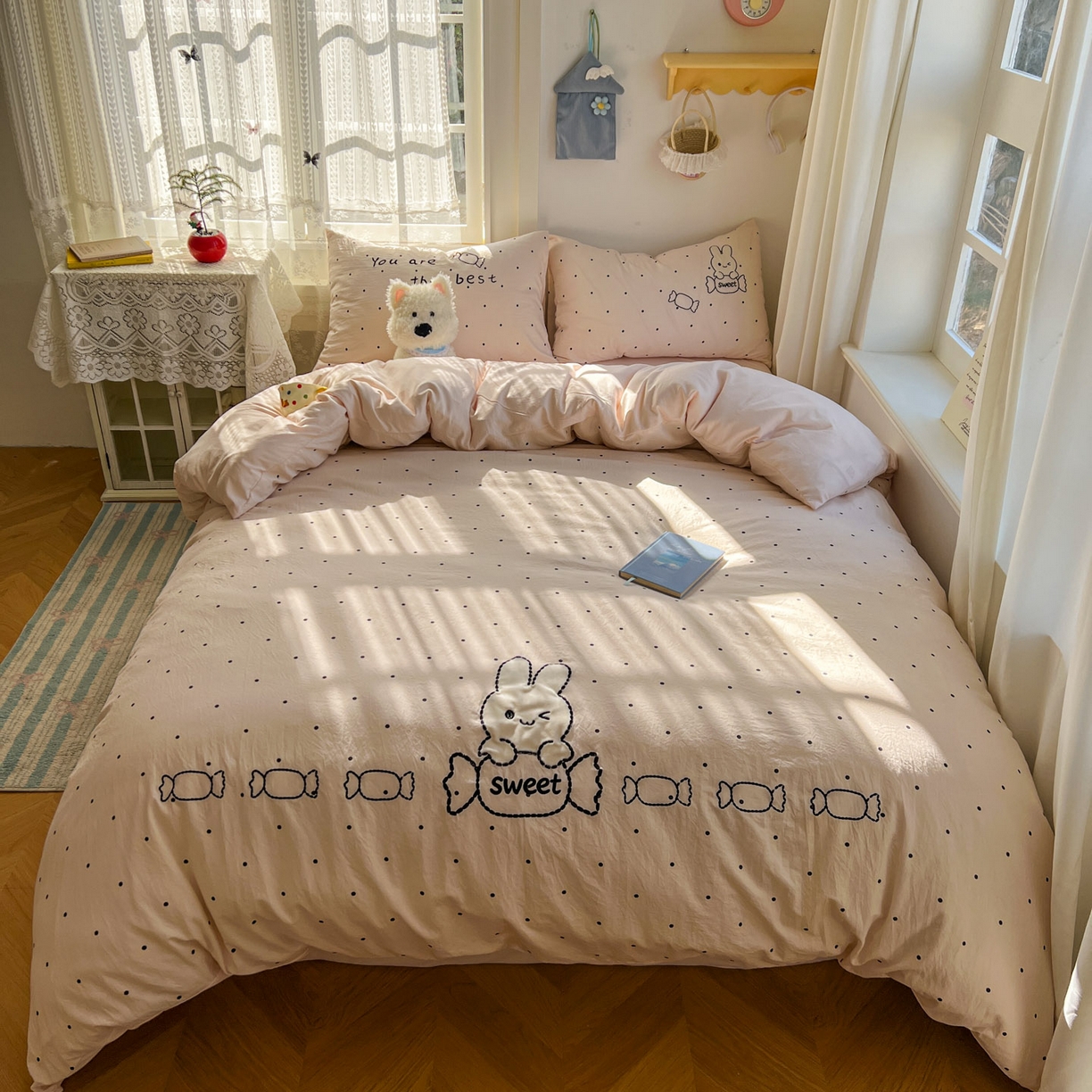 91家纺网 家纺一手货源 找家纺 贝凯瑞 2026新款仿棉木棉水洗棉绣花ins小清新床裙床单款四件套-糖果兔系列 糖果兔-糯米玉