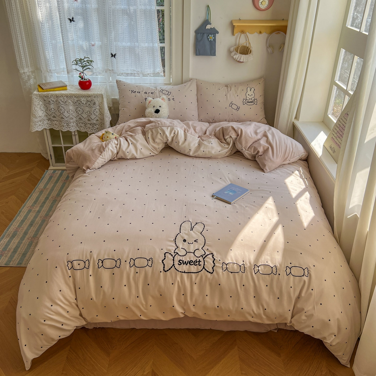 91家纺网 家纺一手货源 找家纺 贝凯瑞 2026新款仿棉木棉水洗棉绣花ins小清新床裙床单款四件套-糖果兔系列 糖果兔-奶杏色